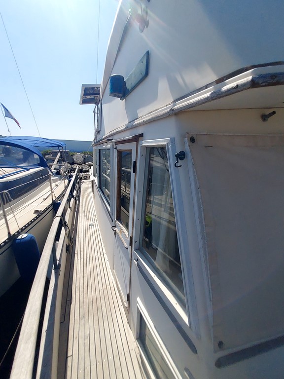 slider 22 American Marine Grand Banks 36